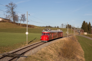 Roter Doppelpfeil Churchill der SBB auf Charterfahrt am 27.12.15 bei Griesbach. Foto : Julian Brückel