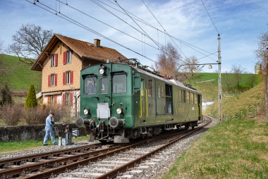 BDe 2/4 240 des VHE bei Umfahren in Sumiswald-Grünen. Foto: Peter Bertschi