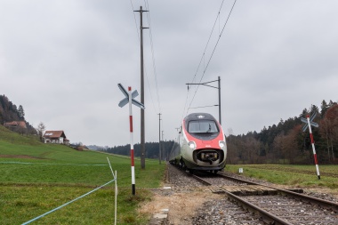 Der SBB RABe 503 011 Astoro besuchte die ETB zwecks Akustikmessungen zwischen Huttwil und Dürrenroth. Foto: Julian Brückel