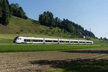 BLS RABe 528 101 MIKA auf der Emmentalbahn zwischen Dürrenroth und Huttwil anlässlich Testfahrten. Foto: Julian Brückel