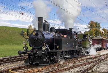 Ed 3/3 3 (GTB) und Ed 3/4 51 (BSB) des DBB beim Umfahren in Sumiswald-Grünen. Foto: Georg Trüb