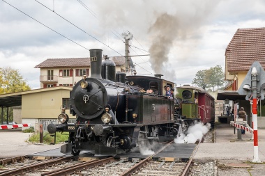 Kreuzung in Dürrenroth: Ausfahrt des DBB-Dampfzuges aus Gl. 1. Foto: Georg Trüb