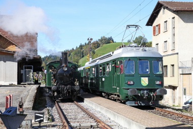 Die erste Kreuzung in Dürrenroth seit Wiedereinbau der Weichen Seite Huttwil am 7.10.17. Foto: Johannes Weibel