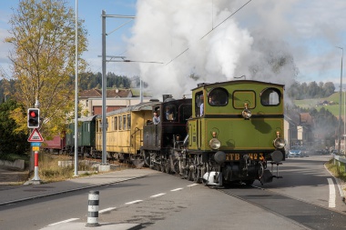 Ed 3/3 3 (GTB) und Ed 3/4 51 (BSB) des DBB in Huttwil. Foto: Georg Trüb